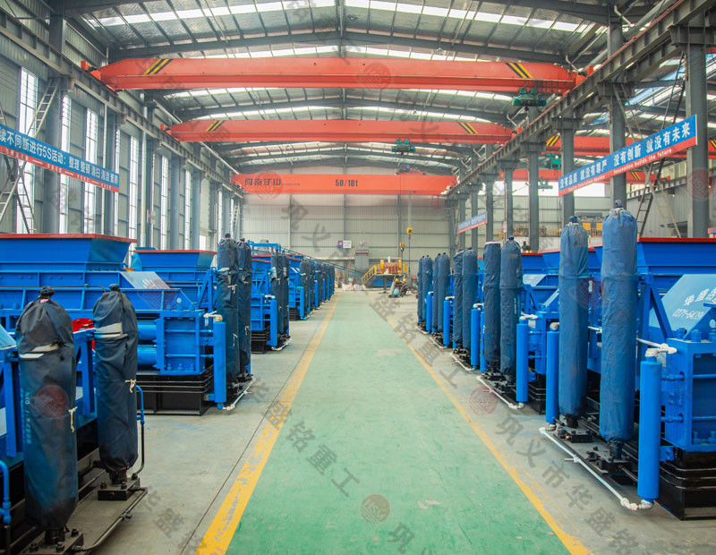 處理建筑廢料用什么設(shè)備？破碎紅磚用雙齒輥破碎機(jī)好嗎？