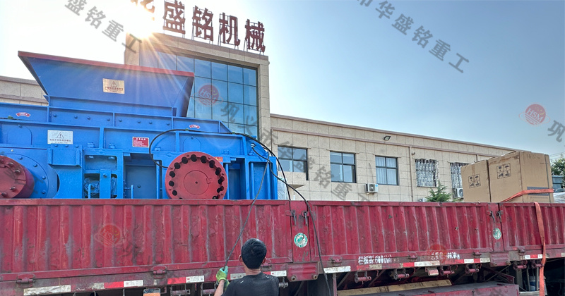 鐵礦石液壓對輥破碎機(jī)的維護(hù)成本如何？工作原理是什么？